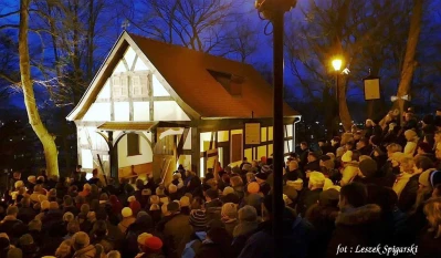 Kalwaria Wejherowska: Ks. Bp Wiesław Szlachetka przewodniczy Drodze Krzyżowej - fot. Leszek Spigarski