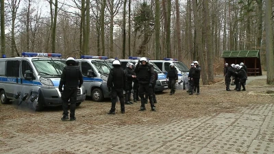 Ćwiczenia policji na stadionie Gryfa Orlex