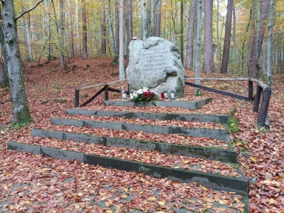 Leśny obelisk pod Wejherowem przypomina o tragicznej historii burmistrza Teodora Bolduana