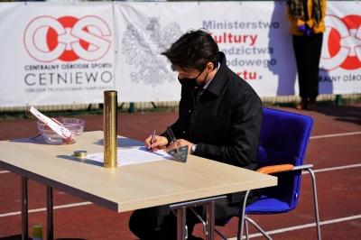 Uroczystość wmurowania aktu erekcyjnego pod budowę internatu sportowego w COS w Cetniewie