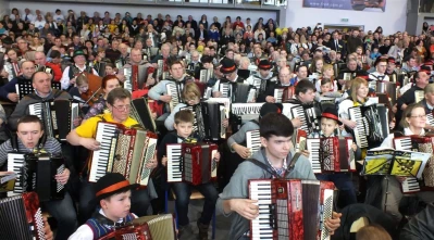 DJK Bojano 2016. Rekord Polski w jednoczesnej grze na akordeonach pobity - fot. Leszek Spigarski