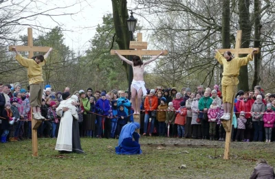 Wielki Piątek - Misterium Męki Pańskiej część II - Na Golgocie. fot. Leszek Spigarski i Marta Krawczyk