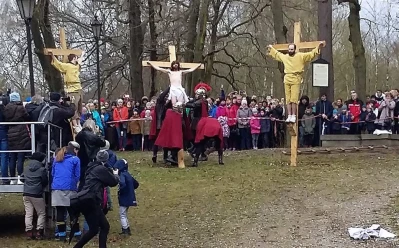 Wielki Piątek - Misterium Męki Pańskiej część II - Na Golgocie. fot. Leszek Spigarski i Marta Krawczyk