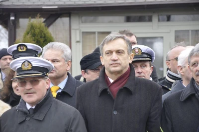 Puck: 91-lecie Polski i morza. Defilada i orędzia w porcie rybackim