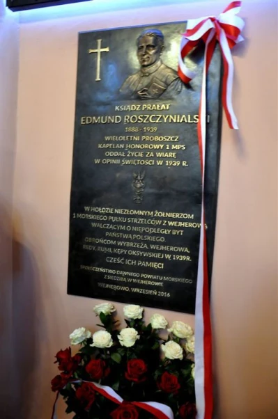 Uroczystość poświęcenia repliki sztandaru 1 Morskiego Pułku Strzelców - fot. Leszek Spigarski