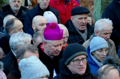 Kalwaria Wejherowska: Ks. Bp Wiesław Szlachetka przewodniczy Drodze Krzyżowej - fot. Leszek Spigarski