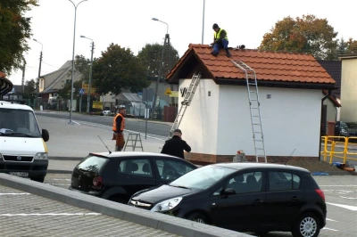 Parking przy cmentarzu w Wejherowie (fot. Leszek Spigarski)