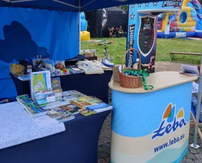 Nad Bałtyk z Beskidów. Łeba zachęcała turystów do odwiedzin
