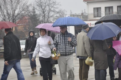 Ze święconką, mimo deszczu