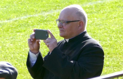 Mecz charytatywny. Księża i samorządowcy dla chorego Karola fot. Leszek Spigarski