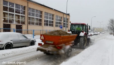 Wejherowo  - zimowa aura na osiedlowych ulicach (8.02.2017) - fot. Leszek Spigarski