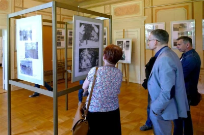 Wernisaż wystawy starych fotografii w wejherowskim muzeum - fot. Leszek Spigarski