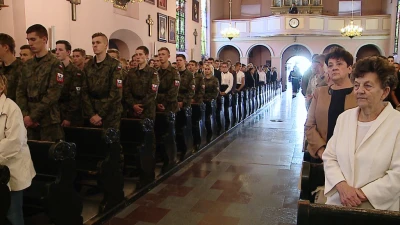 Przekazanie repliki sztandaru 1 Morskiego Pułku Strzelców