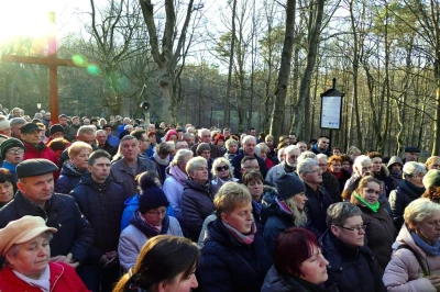 Tłumy wiernych na kalwaryjskiej Drodze Krzyżowej fot. Leszek Spigarski