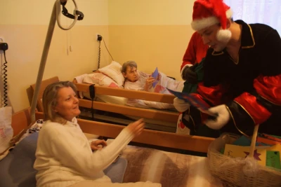 Święty Mikołaj w szpitalu i w Domu Pomocy Społecznej