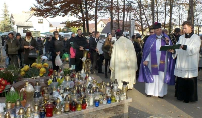 Poświęcenie Bezimiennego Grobu Dzieci Martwo Urodzonych (fot.Leszek Spigarski)
