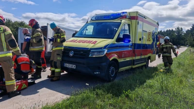 Wypadek podczas prac melioracyjnych. 51-latek stracił część nogi