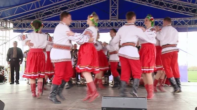 Wspólne grillowanie pod wieżą