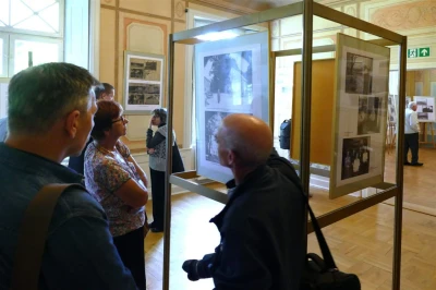 Wernisaż wystawy starych fotografii w wejherowskim muzeum - fot. Leszek Spigarski