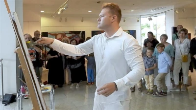 Wernisaż wystawy Denisa Chyżawskiego Panta Deus w Filharmonii Kaszubskiej