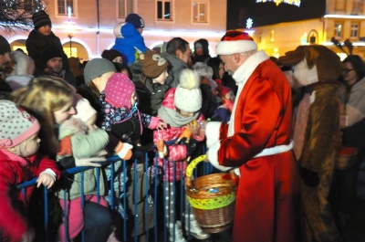 Mikołajki na wejherowskim rynku fot Leszek Spigarski/TTM