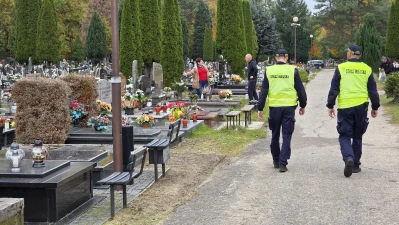 Więcej strażników na wejherowskich cmentarzach. Złodzieje mogą wykorzystać przedświąteczny ruch