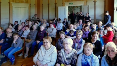 Spektakl Od przedszkola do seniora w wykonaniu teatru Srebrna Nitka fot. Leszek Spigarski