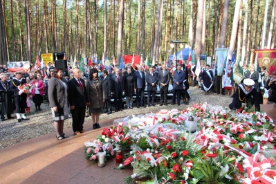 Setki osób na obchodach piaśnickich fot. Wiesława Waldowska