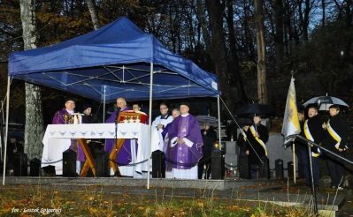Dzień Zaduszny. Msza święta na starym cmentarzu – fot. Leszek Spigarski
