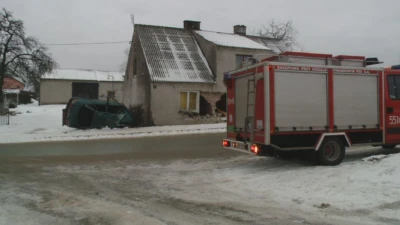 Gmina Szemud: W Łebnie samochód uderzył w dom!