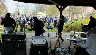 11 listopada 2015 w obiektywie Leszka Spigarskiego - Park Miejski - występ zesołu White Room