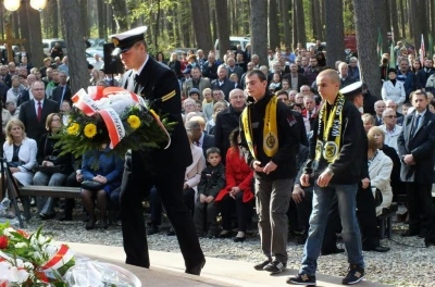 Obchody w Piaśnicy: Powstały figury więźniów Stutthofu (fot. Leszek Spigarski)