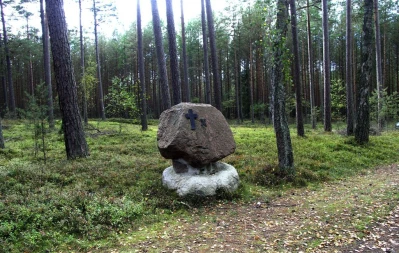 Piaśnica - kamienne stacje Drogi Krzyżowej
