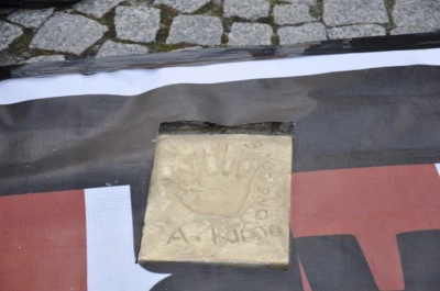 Gdańsk: W Alei Gwiazd coraz więcej dłoni