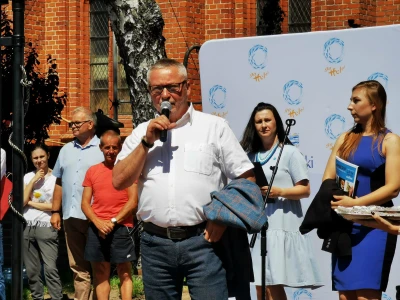 Latarnia morska z bursztynu stanęła na skwerze w Helu
