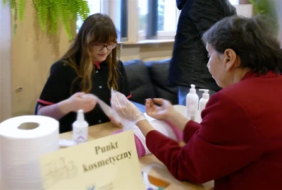 Seniorzy świętowali w bibliotece – fot. Leszek Spigarski i Krzysztof Powałka