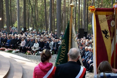 Obchody w Piaśnicy: Powstały figury więźniów Stutthofu (fot. Leszek Spigarski)