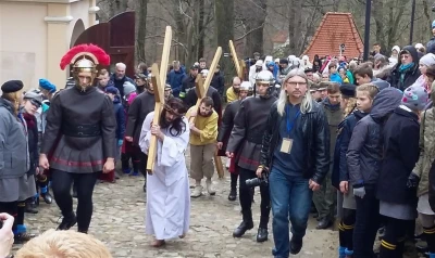 Wielki Piątek - Misterium Męki Pańskiej część II - Na Golgocie. fot. Leszek Spigarski i Marta Krawczyk