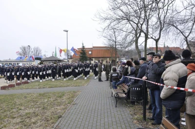 Puck: 91-lecie Polski i morza. Defilada i orędzia w porcie rybackim