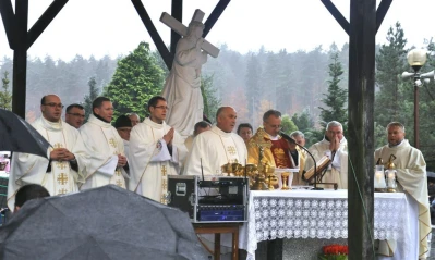 Uroczystość Wszystkich Świętych na wejherowskim cmentarzu - fot. Leszek Spigarski