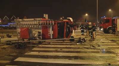 Wypadek samochodu osobowego z samochodem pożarniczym