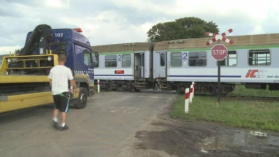 Władysławowo: Samochód wjechał pod pociąg