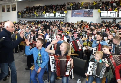 DJK Bojano 2016. Rekord Polski w jednoczesnej grze na akordeonach pobity - fot. Leszek Spigarski
