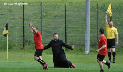 Księża i samorządowcy - mecz na Wzgórzu Wolności, fot. Leszek Spigarski