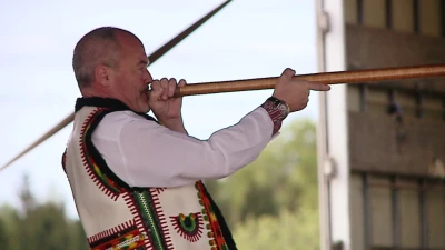 Wspólne grillowanie pod wieżą