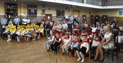 Pasowanie na ucznia w Chopinowskiej piątce (fot. Leszek Spigarski)
