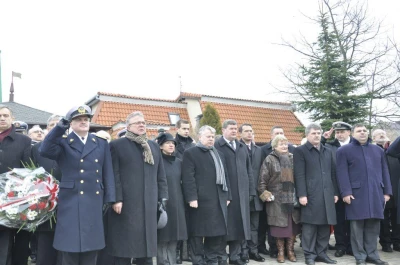 Puck: 91-lecie Polski i morza. Defilada i orędzia w porcie rybackim