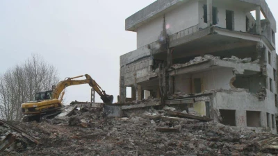 Gmina Gniewino: Burzenie hotelu w Nadolu