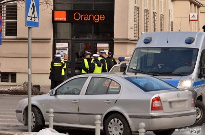 Alarm bombowy przy Centrum Kwiatkowskiego