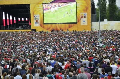 Mecz Hiszpania-Włochy. Tłumy w Fan Zone